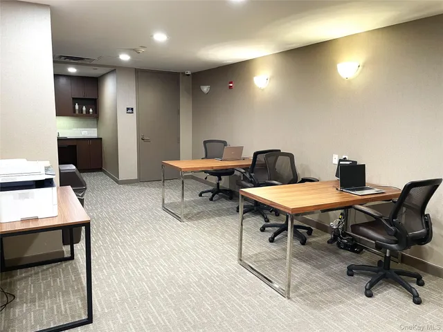 $863,000 | 10 City Place, Unit PH2C, White Plains, NY 10601