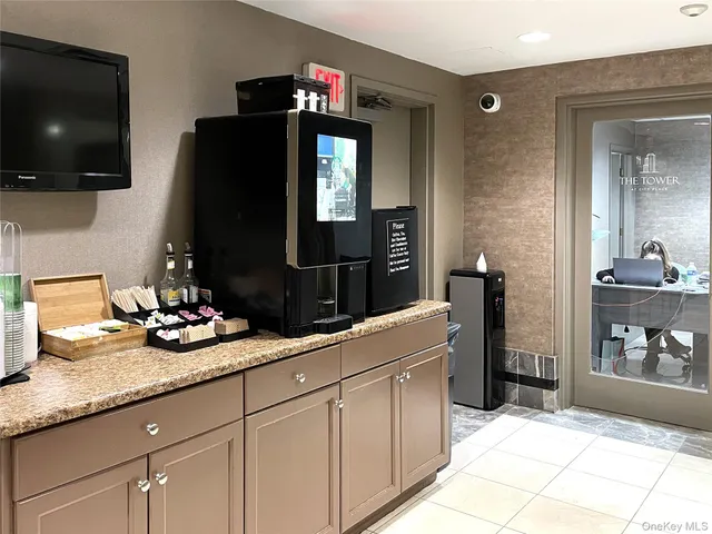 $863,000 | 10 City Place, Unit PH2C, White Plains, NY 10601