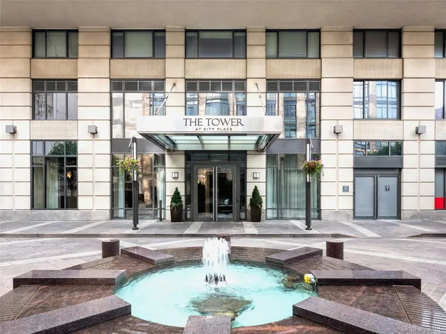 $899,900 | 10 City Place, Unit PH2C, White Plains, NY 10601