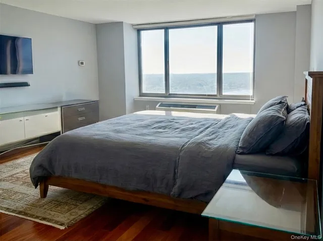 $863,000 | 10 City Place, Unit PH2C, White Plains, NY 10601