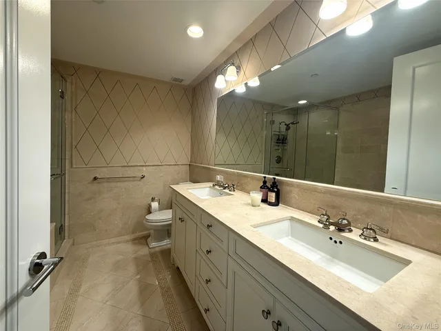 $863,000 | 10 City Place, Unit PH2C, White Plains, NY 10601