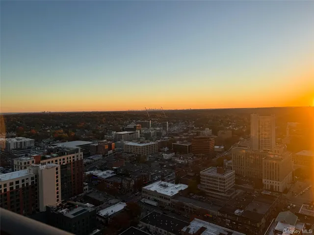 $899,900 | 10 City Place, Unit PH2C, White Plains, NY 10601