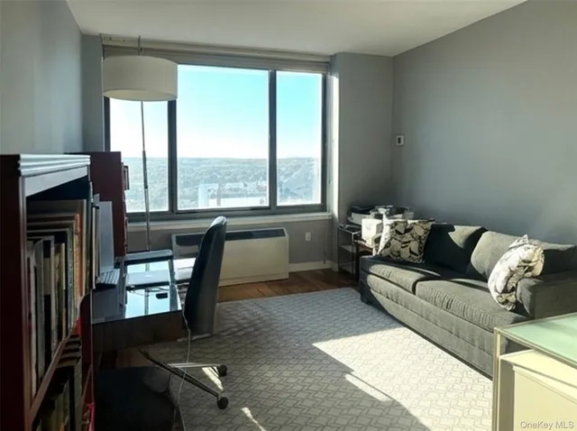 $863,000 | 10 City Place, Unit PH2C, White Plains, NY 10601