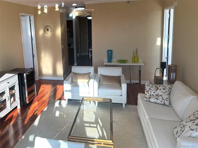 $899,900 | 10 City Place, Unit PH2C, White Plains, NY 10601