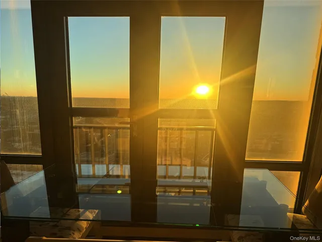 $863,000 | 10 City Place, Unit PH2C, White Plains, NY 10601