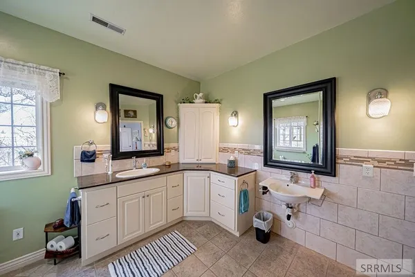 $580,000 | 147 North 100 West, Blackfoot, ID 83221