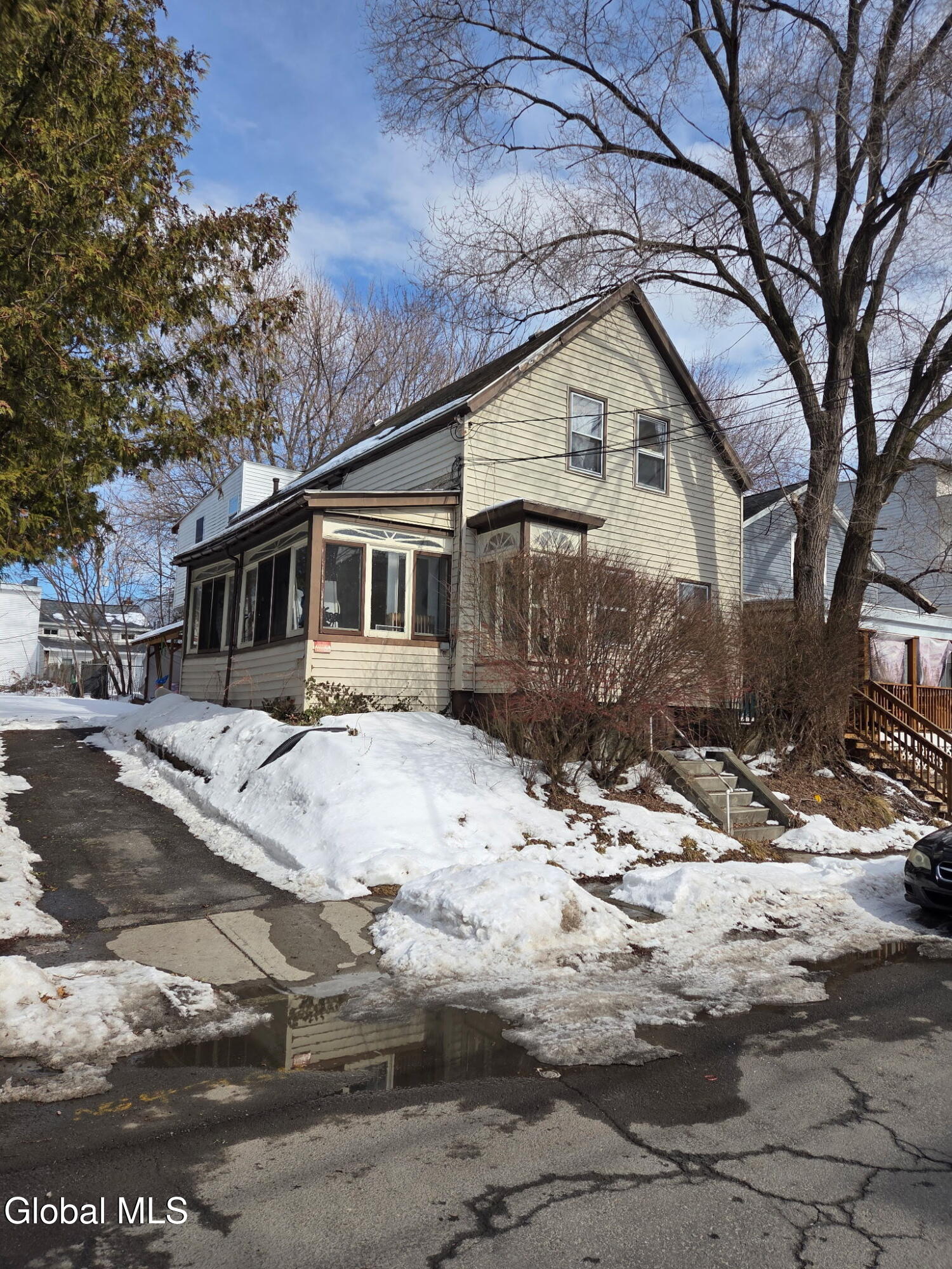 511 Morris Street Albany, NY 12208 - Photo 1 of 17 4360371951042038379