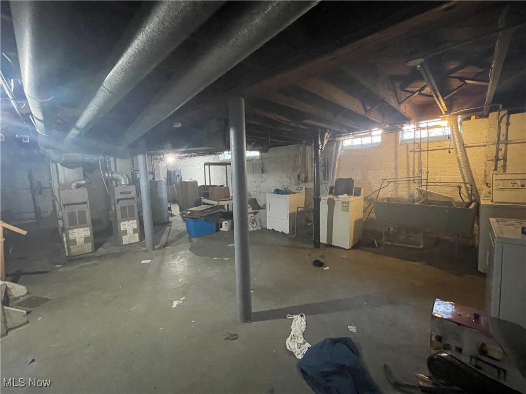 3549 Daleford Road Cleveland, OH 44120 - Photo 31 of 32 Basement / Laundry