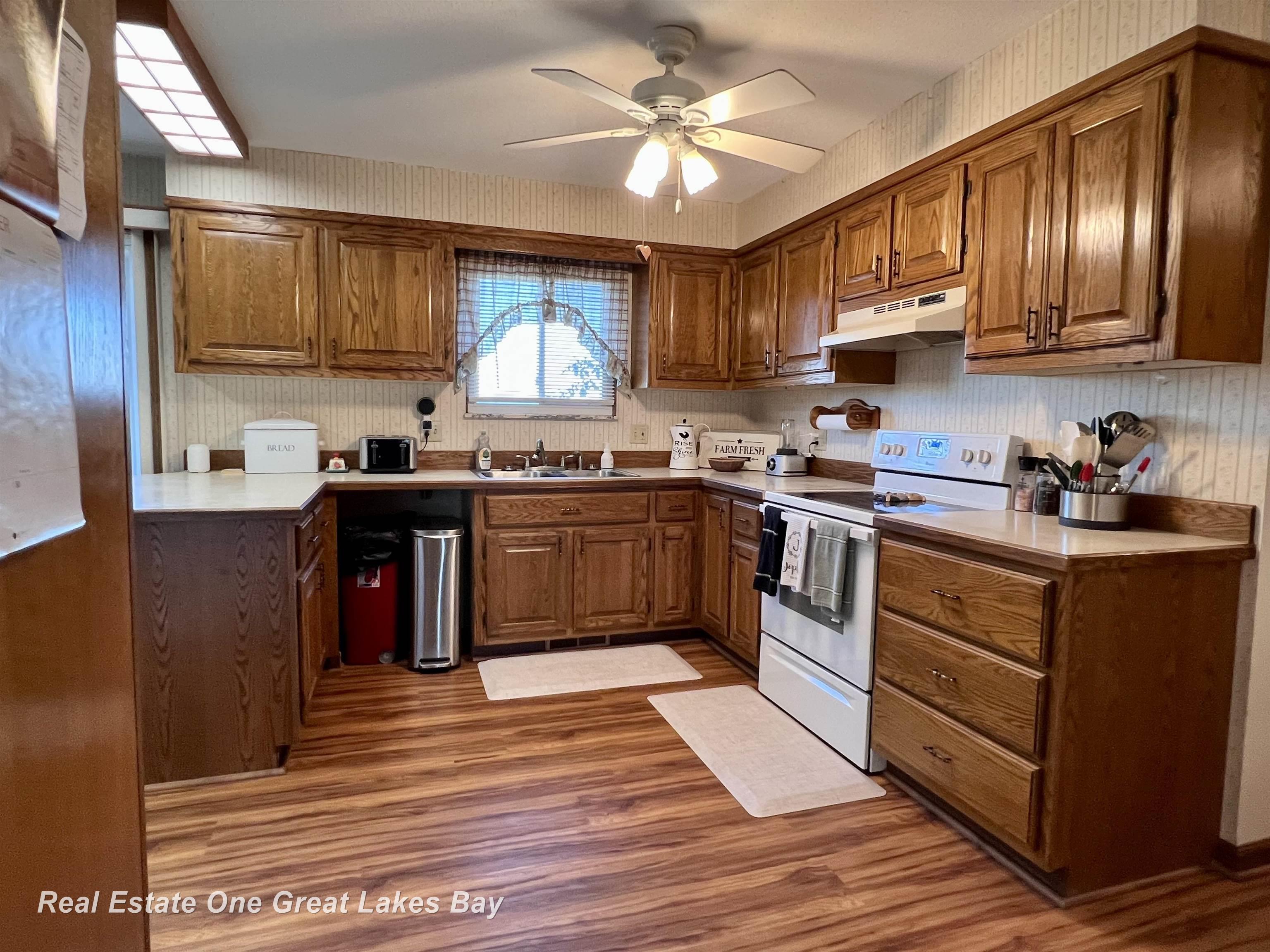 3945 Studor Road Saginaw, MI 48601 - Photo 6 of 20 50128219-5.JPG