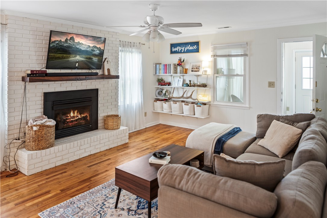 100 Summit Street Seneca, SC 29678 - Photo 5 of 23 This living room makes you feel at home instantly
