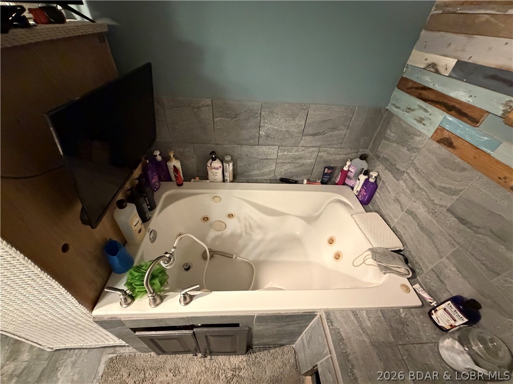 16 Seven Rdgs Road Camdenton, MO 65020 - Photo 22 of 31 Master Bathroom(Lower Level)