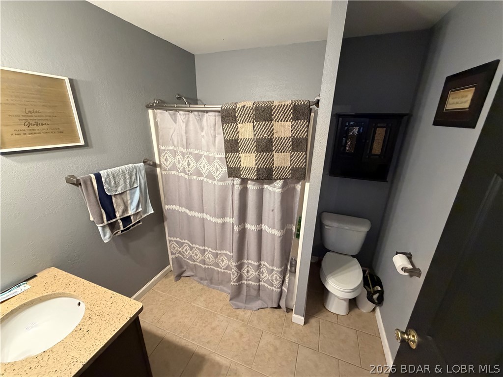 16 Seven Rdgs Road Camdenton, MO 65020 - Photo 9 of 31 Guest Bathroom (Main Level)