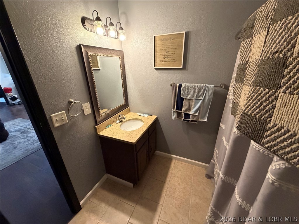 16 Seven Rdgs Road Camdenton, MO 65020 - Photo 10 of 31 Guest Bathroom(Main Level)