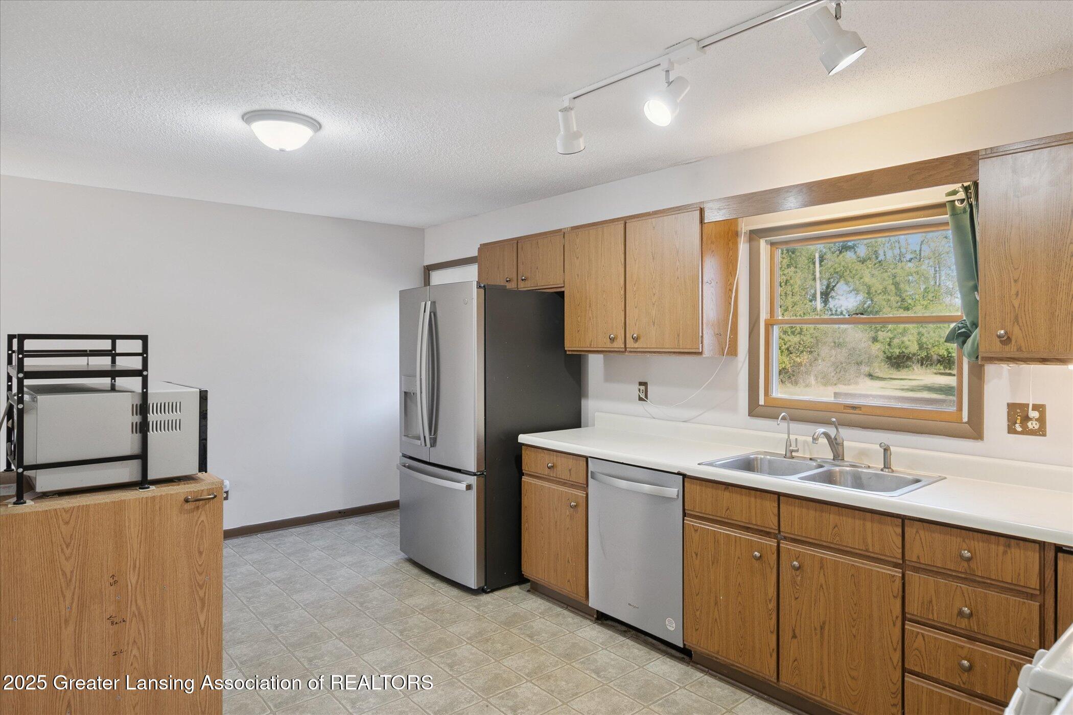 5791 Oakpoint Road Jackson, MI 49201 - Photo 11 of 59 13-5791-Oakpoint-Rd-Jackson-MI-49201-Win