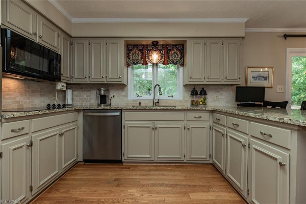 509 Shadybrook Road High Point, NC 27265 - Photo 11 of 34
