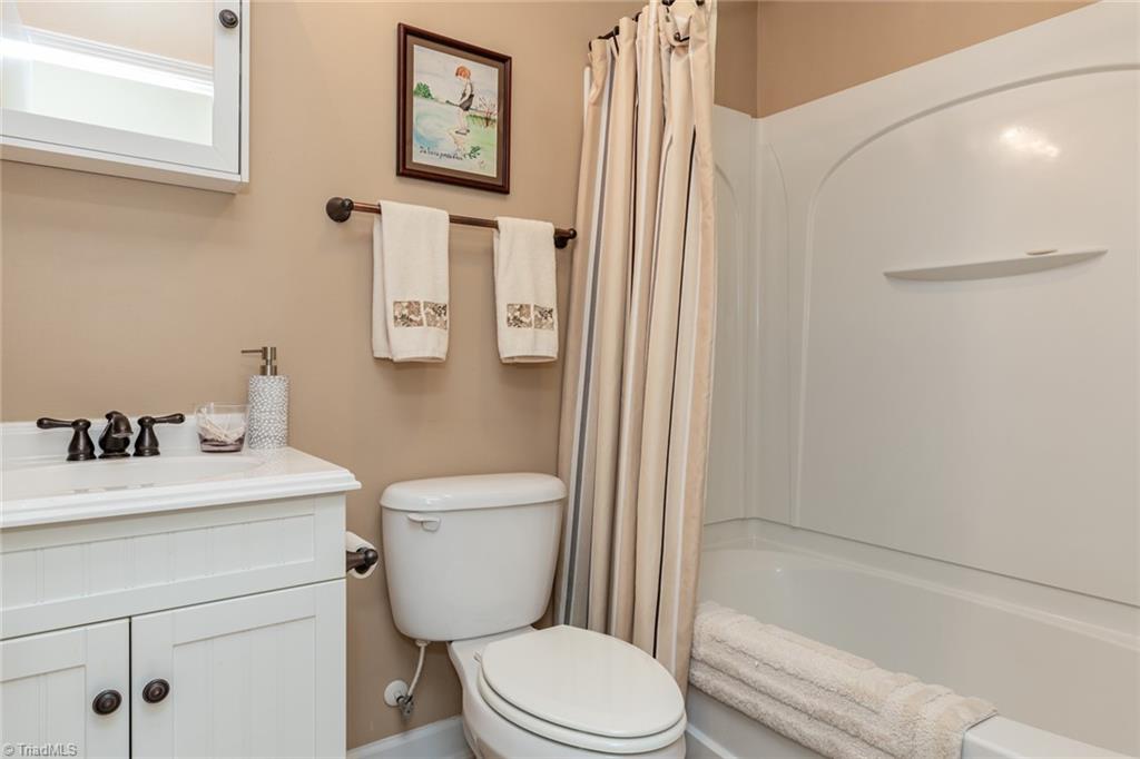 509 Shadybrook Road High Point, NC 27265 - Photo 13 of 34