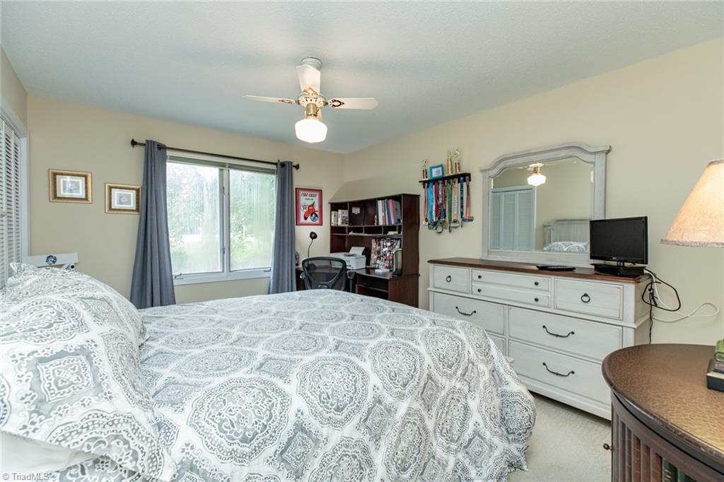 509 Shadybrook Road High Point, NC 27265 - Photo 15 of 34
