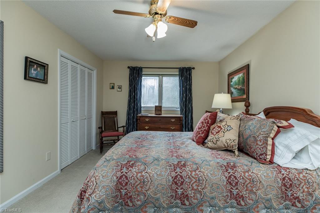 509 Shadybrook Road High Point, NC 27265 - Photo 17 of 34