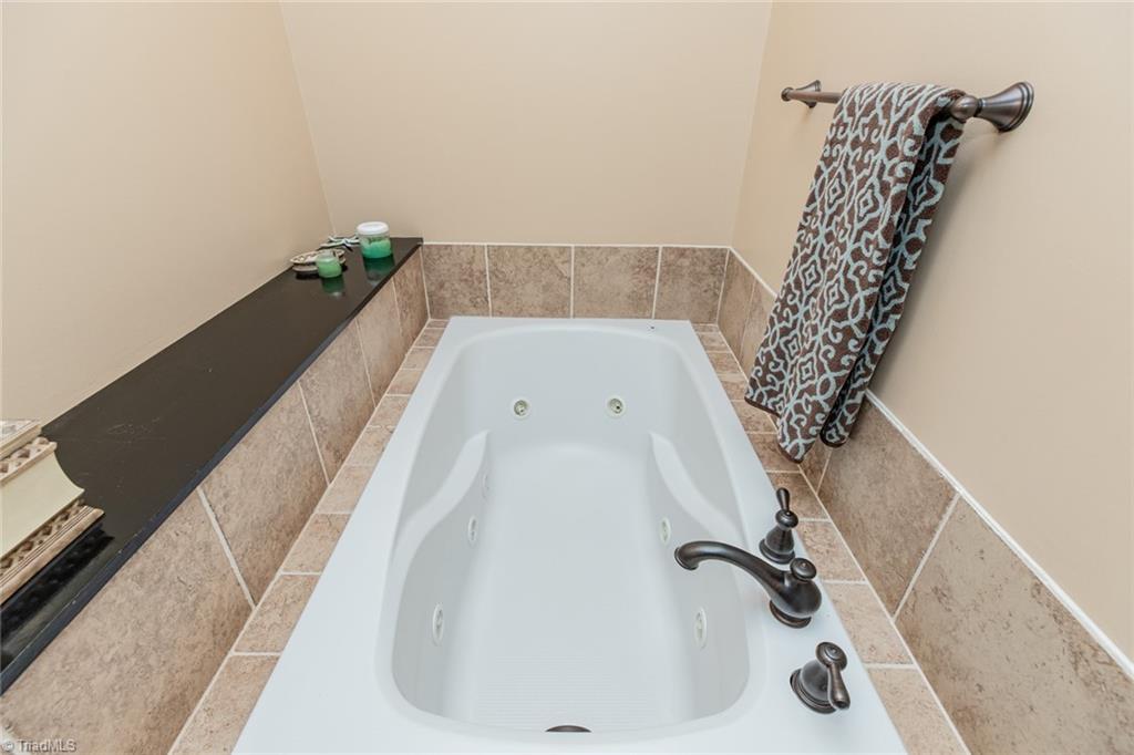 509 Shadybrook Road High Point, NC 27265 - Photo 19 of 34