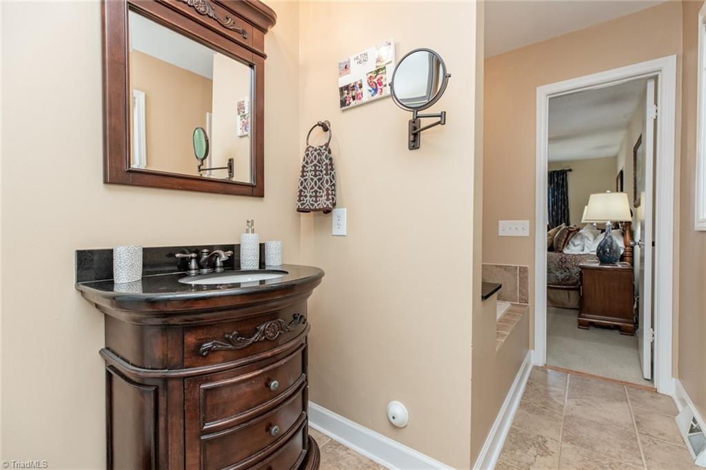 509 Shadybrook Road High Point, NC 27265 - Photo 21 of 34