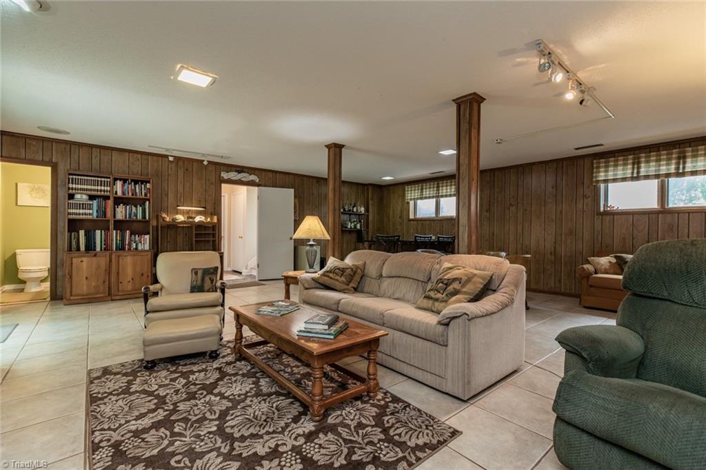 509 Shadybrook Road High Point, NC 27265 - Photo 26 of 34