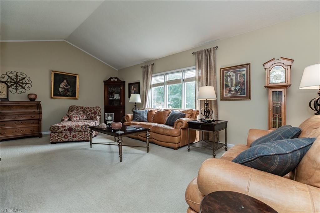 509 Shadybrook Road High Point, NC 27265 - Photo 4 of 34