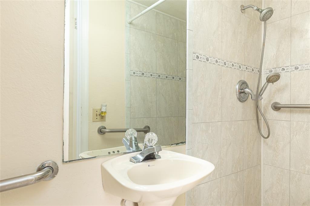 4281 West 10th Court Hialeah, FL 33012 - Photo 14 of 28