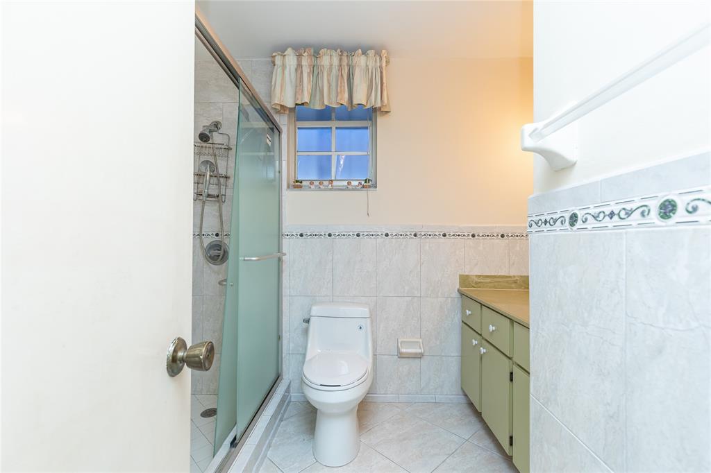 4281 West 10th Court Hialeah, FL 33012 - Photo 22 of 28