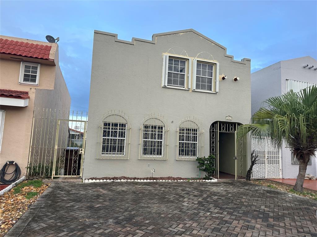 4281 West 10th Court Hialeah, FL 33012 - Photo 4 of 28