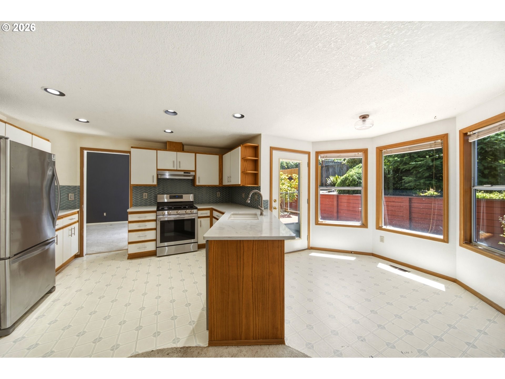 5002 Southwest Vacuna Street Portland, OR 97219 - Photo 4 of 20