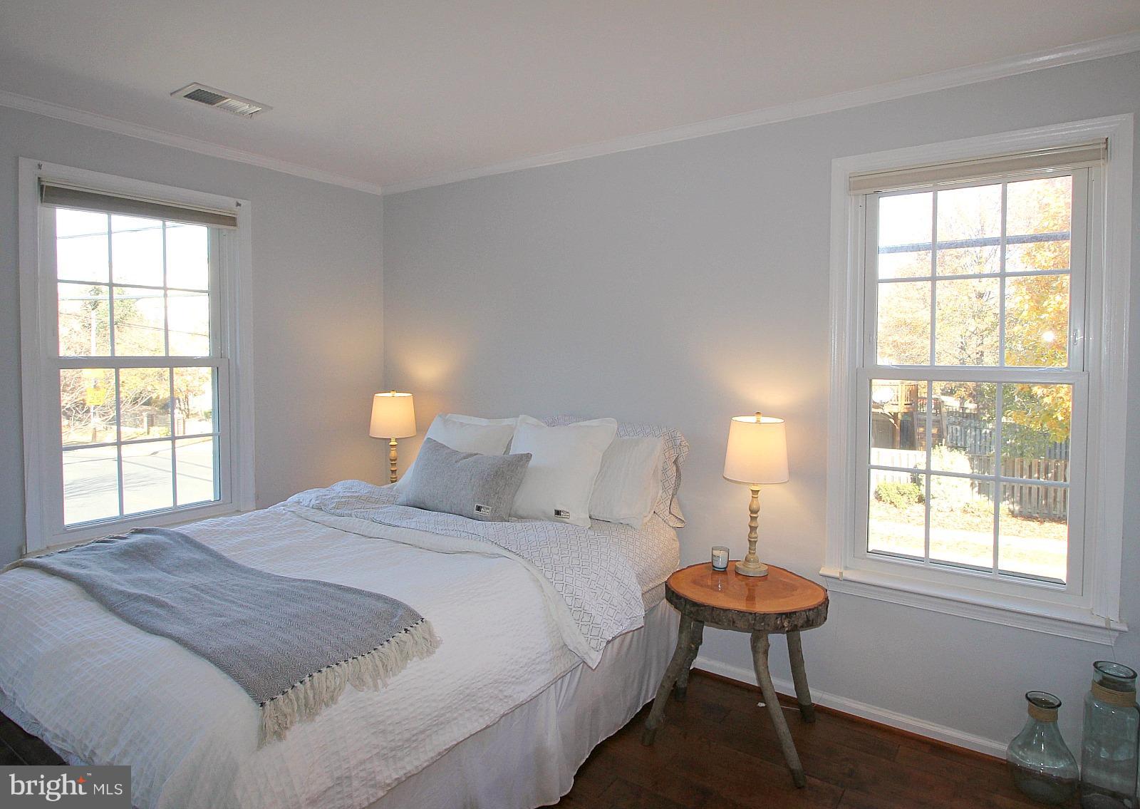 424 West Glebe Road Alexandria, VA 22305 - Photo 15 of 24 Light filled 2nd master!
