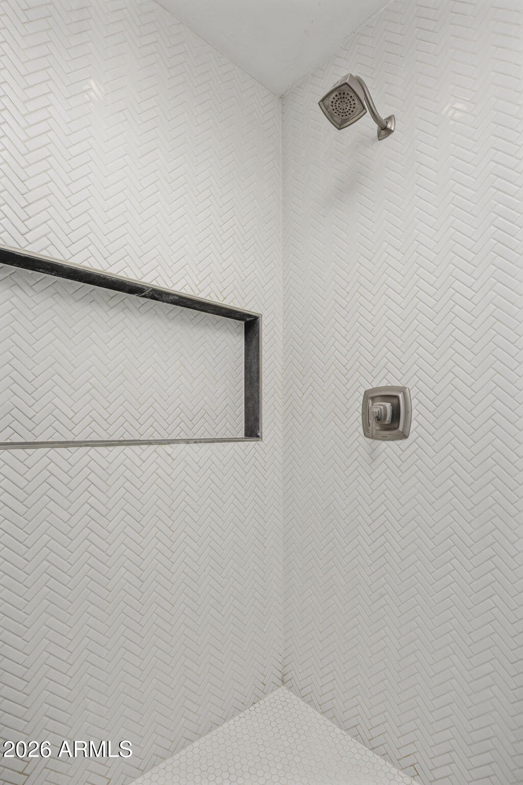 6620 North 13th Street Phoenix, AZ 85014 - Photo 24 of 51 primary shower