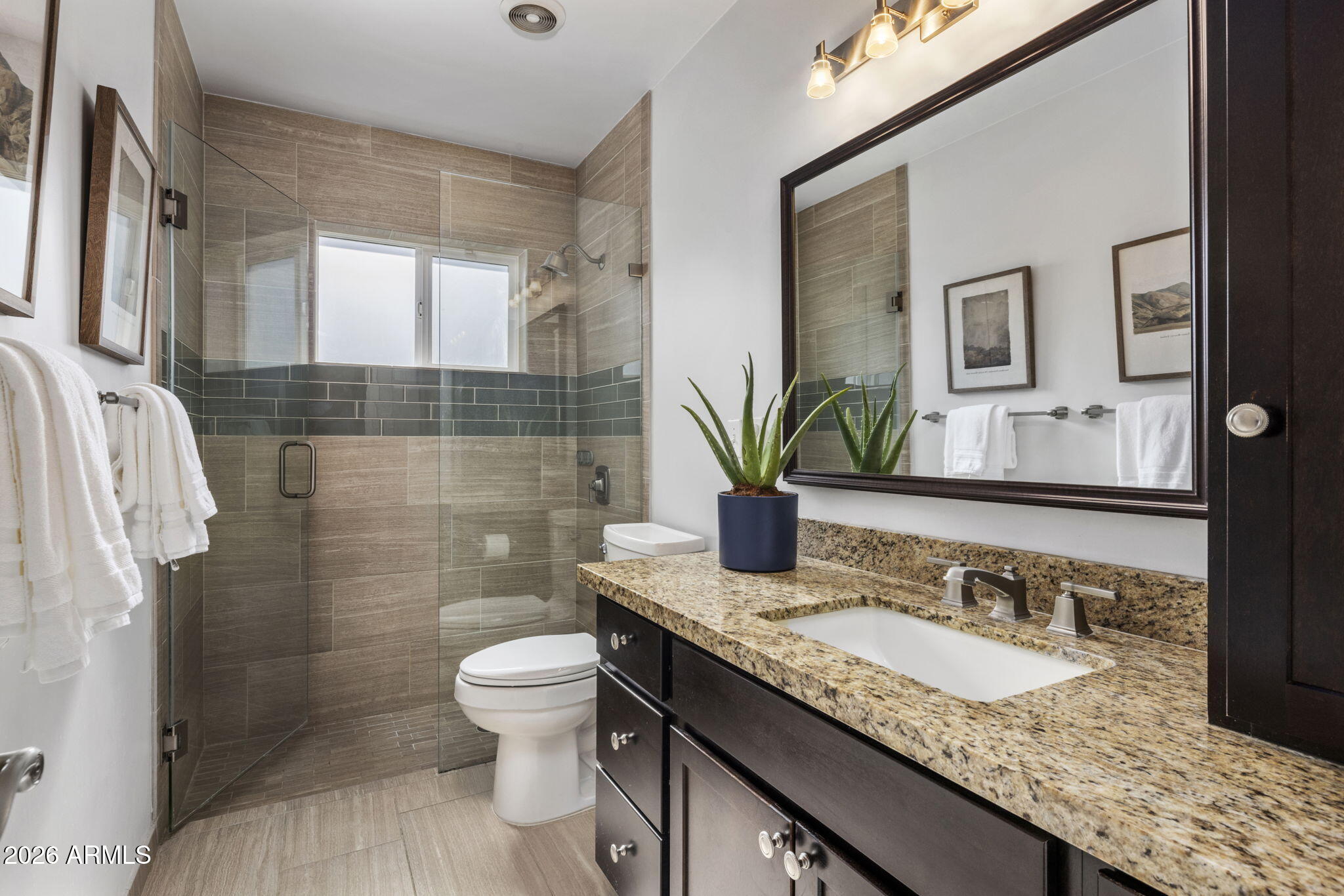 6620 North 13th Street Phoenix, AZ 85014 - Photo 29 of 51 full guest bath