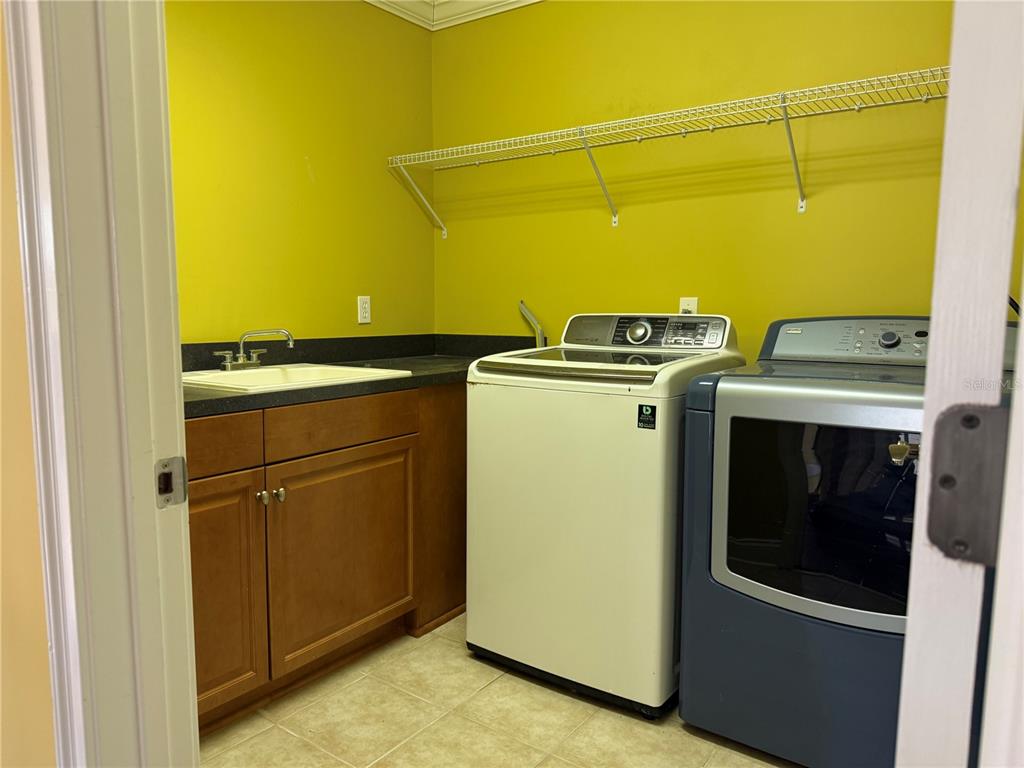 800 North End Street St. Augustine, FL 32095 - Photo 27 of 52 a utility room with dryer and washer
