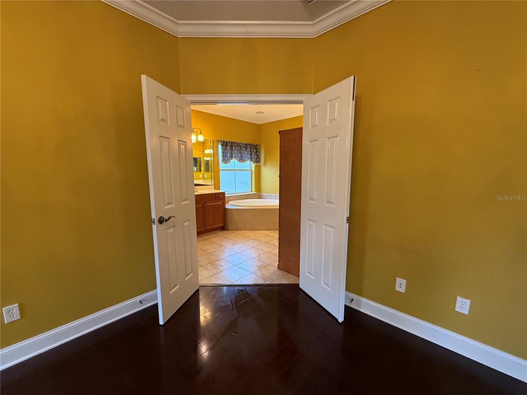 800 North End Street St. Augustine, FL 32095 - Photo 31 of 52 a view of a room with wooden floor