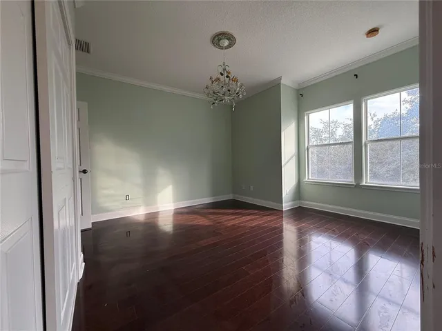 a view of empty room with window