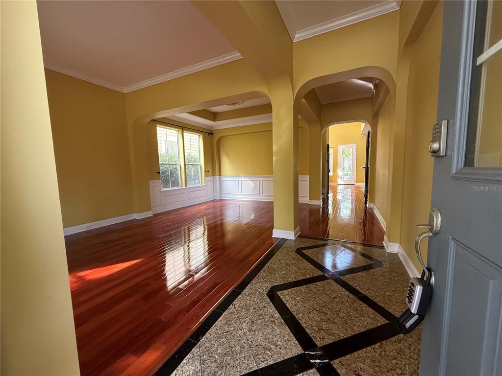 800 North End Street St. Augustine, FL 32095 - Photo 5 of 52 a living room with furniture