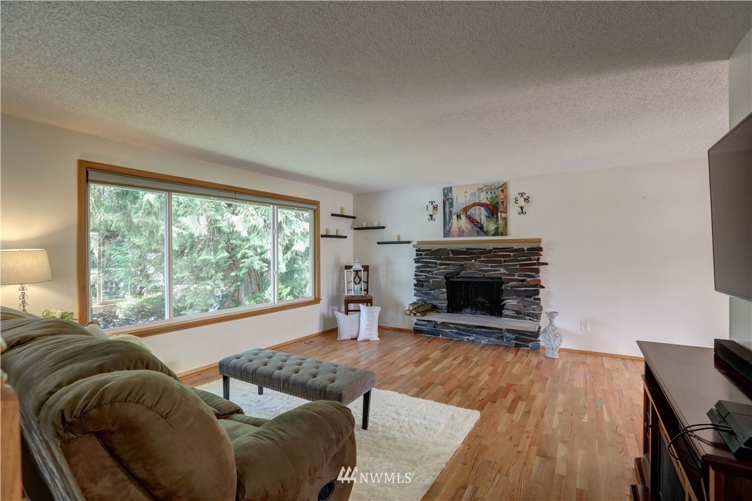 13432 191st Place Southeast Renton, WA 98059 - Photo 3 of 22 Gallery Image 3