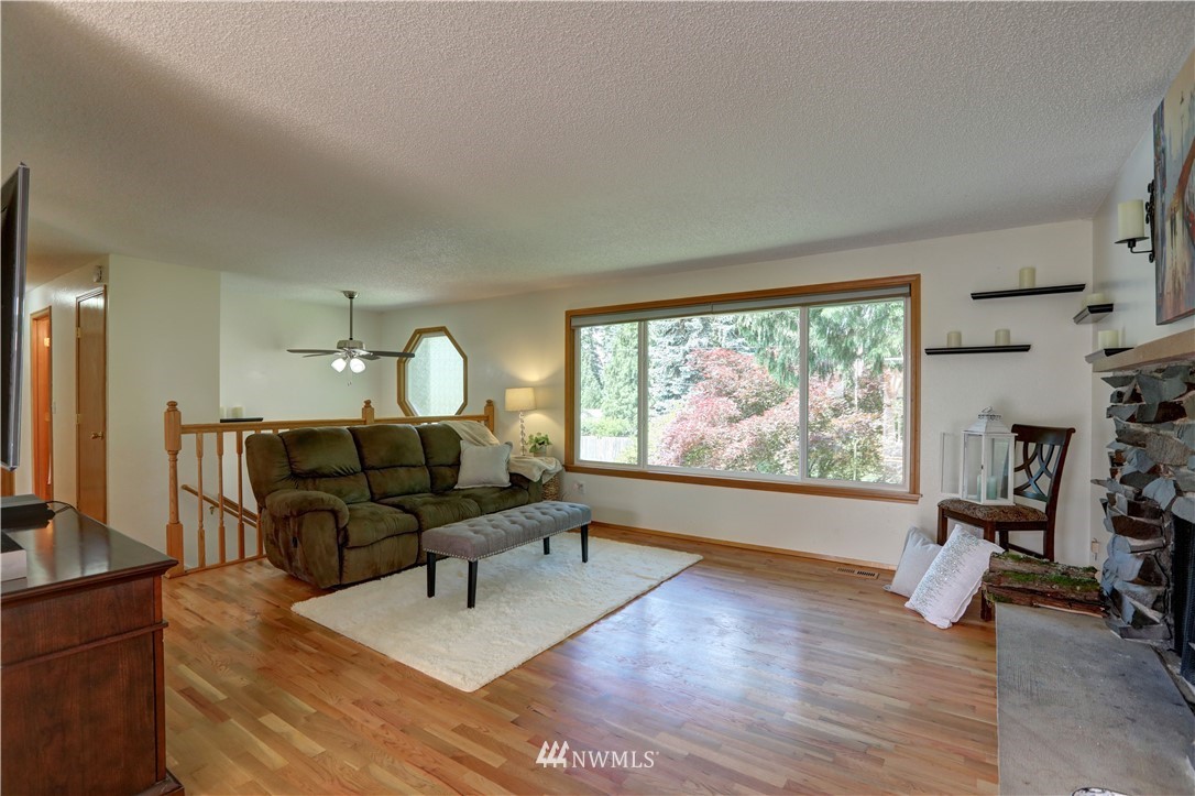 13432 191st Place Southeast Renton, WA 98059 - Photo 4 of 22 Gallery Image 4