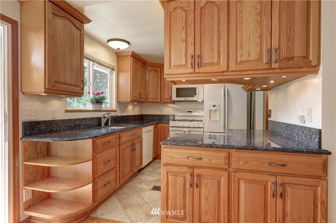 13432 191st Place Southeast Renton, WA 98059 - Photo 6 of 22 Gallery Image 6
