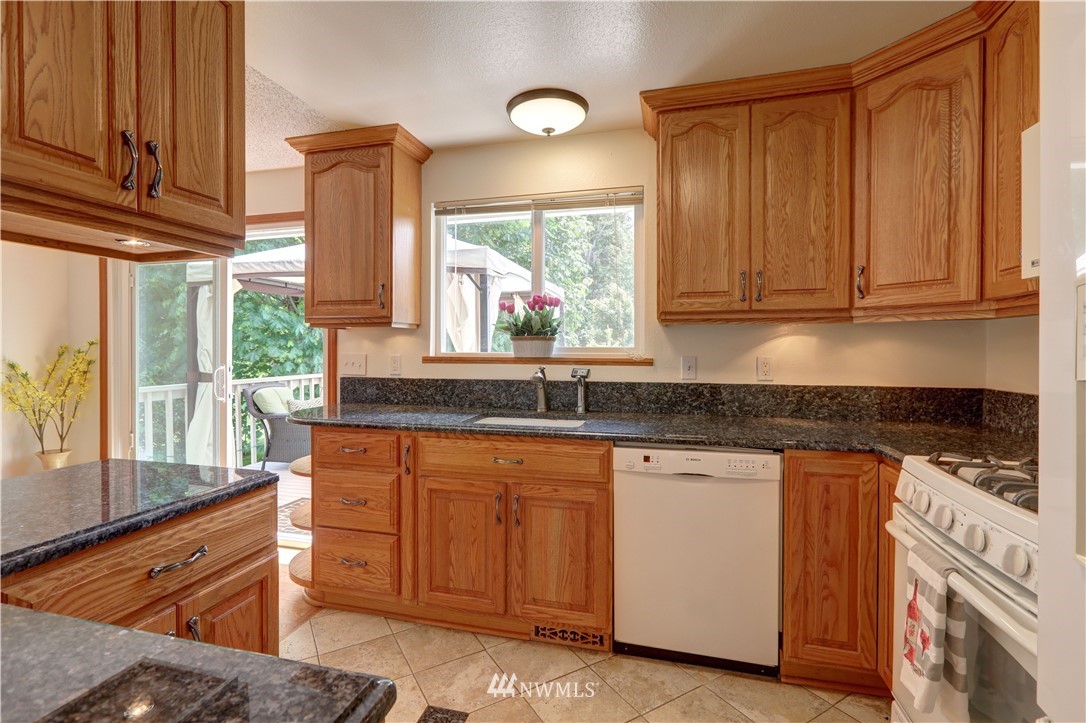 13432 191st Place Southeast Renton, WA 98059 - Photo 7 of 22 Gallery Image 7