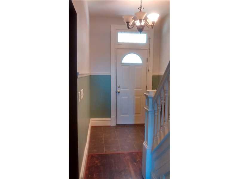 910 Spring Street Braddock, PA 15104 - Photo 4 of 19 Entry/Foyer.