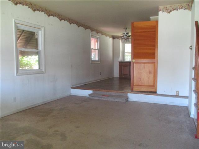 8169 Gray Haven Road Baltimore, MD 21222 - Photo 4 of 25 Living Room