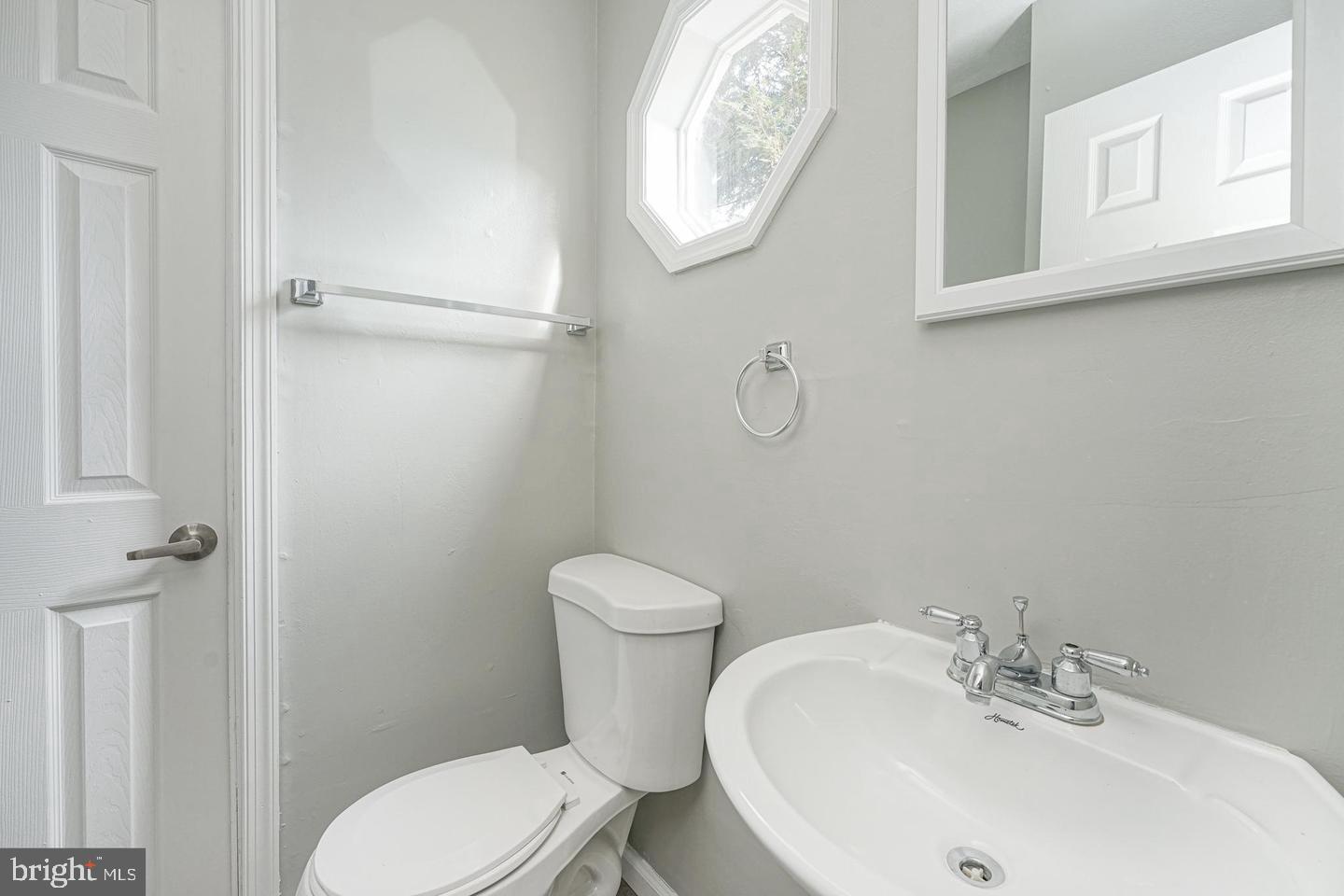 15 Kings Road Sicklerville, NJ 08081 - Photo 9 of 11 Bright and airy modern bathroom space.