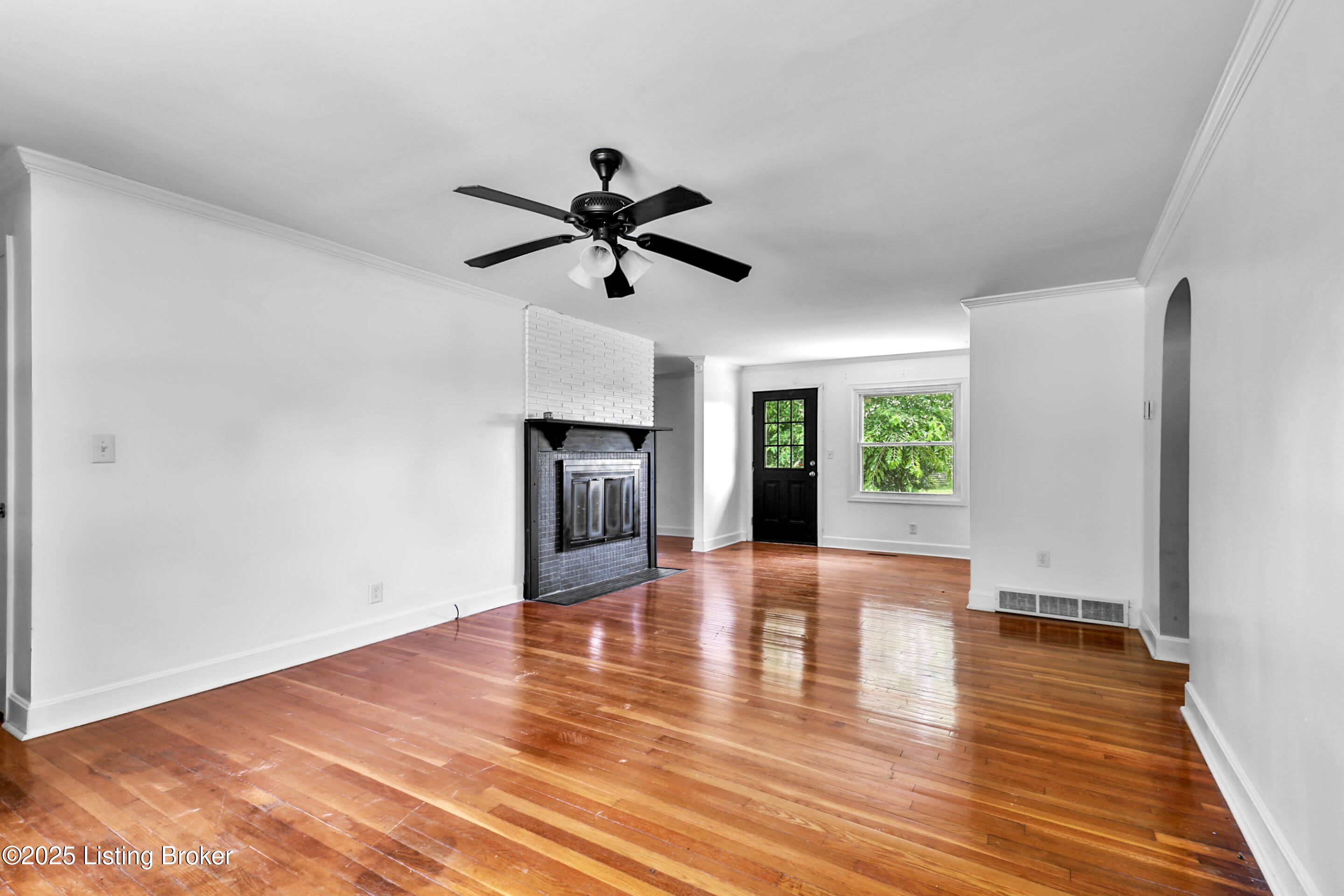 101 Randolph Road Frankfort, KY 40601 - Photo 2 of 30 Living Room
