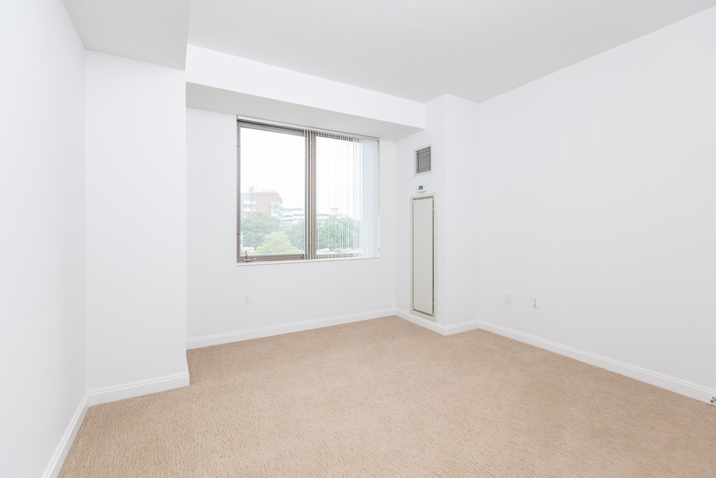 303 Third Street, Unit 417 Cambridge, MA 02142 - Photo 13 of 22 an empty room with a window
