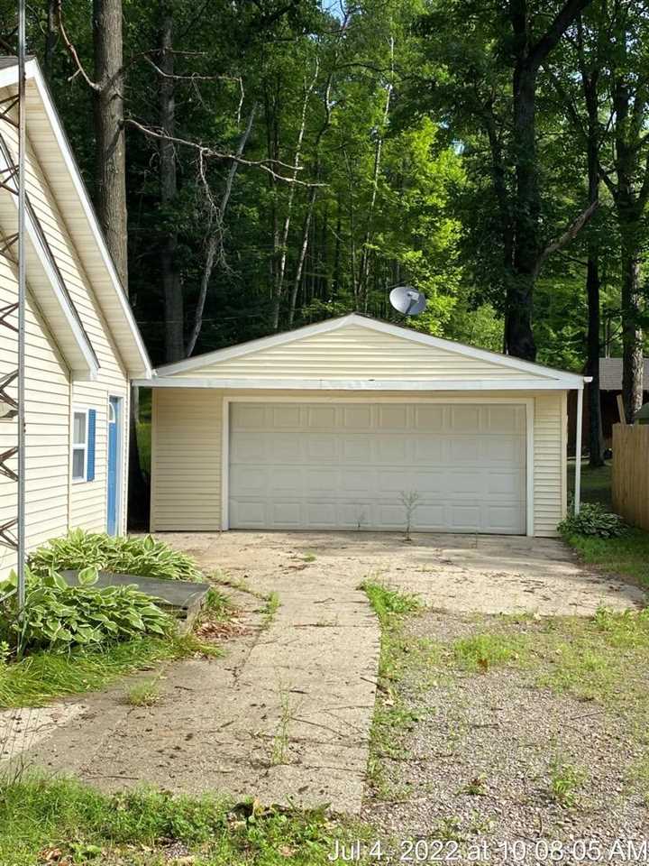 2264 Jefferson Road Harrison, MI 48625 - Photo 3 of 31