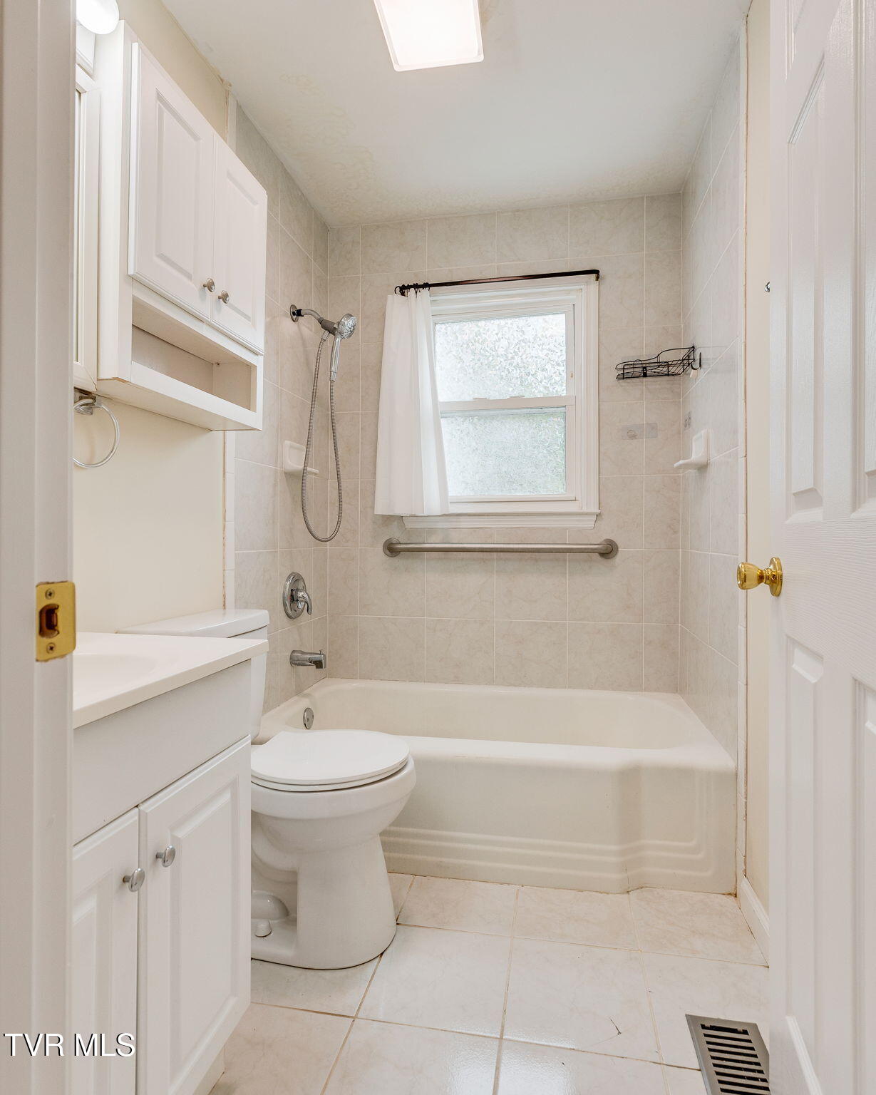 1018 Broad Street Elizabethton, TN 37643 - Photo 16 of 25 016