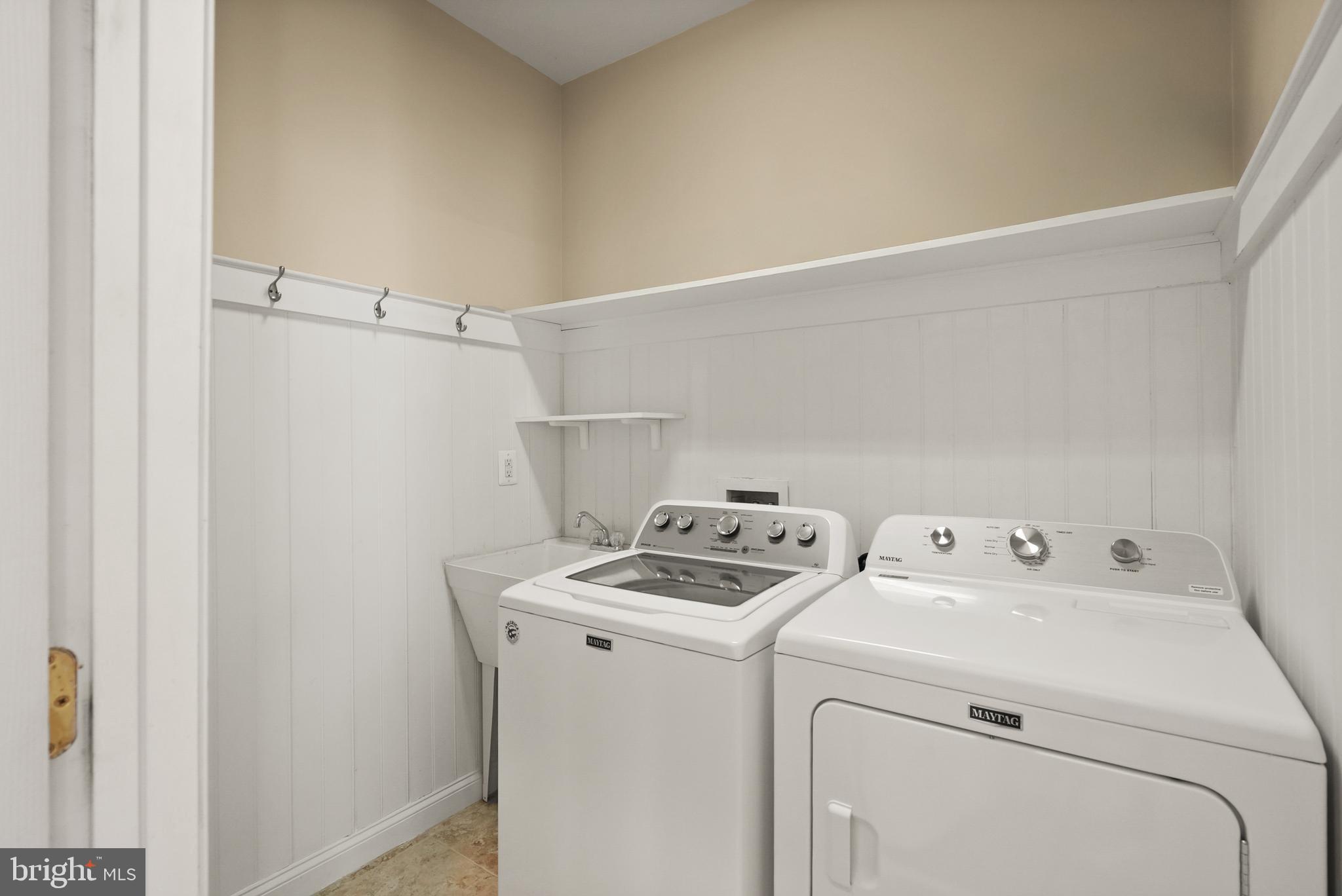 43616 Carradoc Farm Terrace Leesburg, VA 20176 - Photo 22 of 63 a utility room with dryer and washer