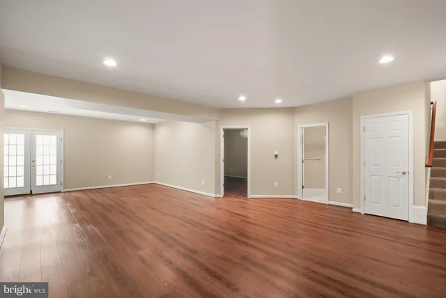 a view of a house with backyard and porch